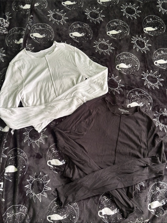 Abercrombie & Fitch Tops - Abercrombie & Fitch Long Sleeve Ribbed Tee - White and Black